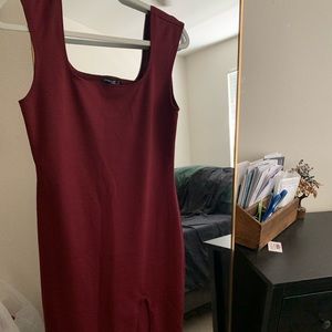 XL, Mid-Calf, Maroon, small slit on right side